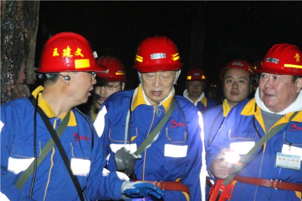 宋院士、張?jiān)菏恳恍邢戮暡旃ぷ鳎犎〉V方匯報(bào)