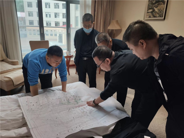 山東科技大學(xué)實(shí)用礦山壓力研究中心主任石永奎教授、郝建博士應邀赴龍煤雙鴨山礦業(yè)集團進(jìn)行技術(shù)交流